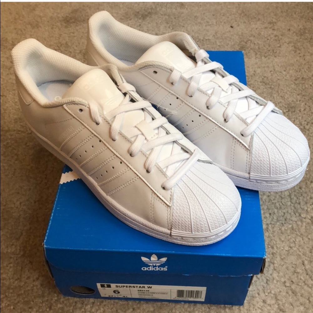 NWT Adidas superstar white tennis shoe